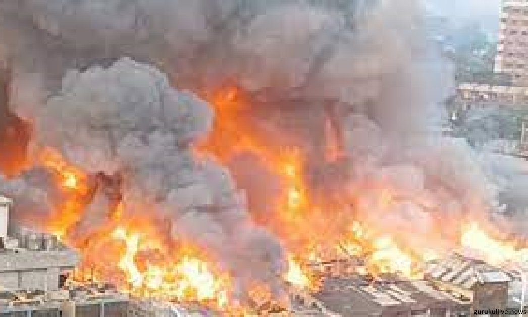 বঙ্গবাজারে দাউ দাউ করে জ্বলছে আগুন , আগুন ছড়িয়ে পড়েছে আশেপাশেআর ভবনেও