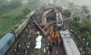 ভারতে ট্রেন দুর্ঘটনায় নিহতের সংখ্যা বেড়ে ২৮০ : রাজ্যে একদিনের শোক ঘোষণা