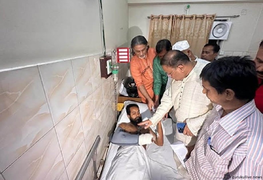 বিএনপির অপরাজনীতি ঠেকাতে নির্বাচন পর্যন্ত মাঠে থাকব : আহত কর্মীদের পাশে তথ্যমন্ত্রী