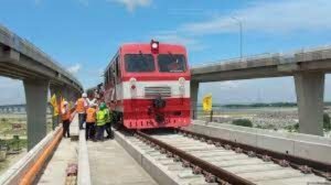 রাজধানী থেকে পদ্মা সেতু পাড়ী দিয়ে ভাঙ্গায় পৌঁছালো পরীক্ষামূলক রেল
