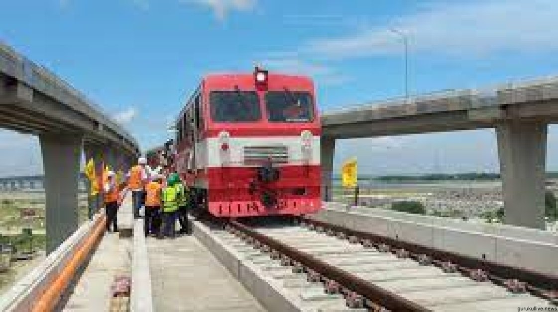 রাজধানী থেকে পদ্মা সেতু পাড়ী দিয়ে ভাঙ্গায় পৌঁছালো পরীক্ষামূলক রেল