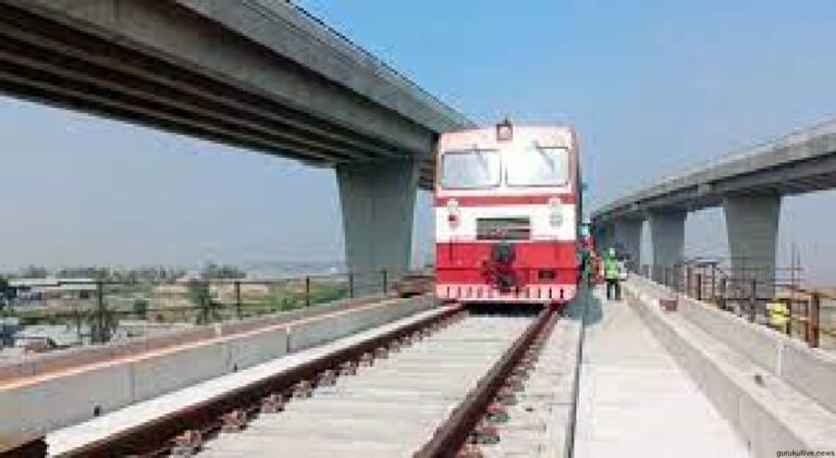 রাজধানী থেকে পদ্মা সেতু পাড়ী দিয়ে ভাঙ্গায় পৌঁছালো পরীক্ষামূলক রেল