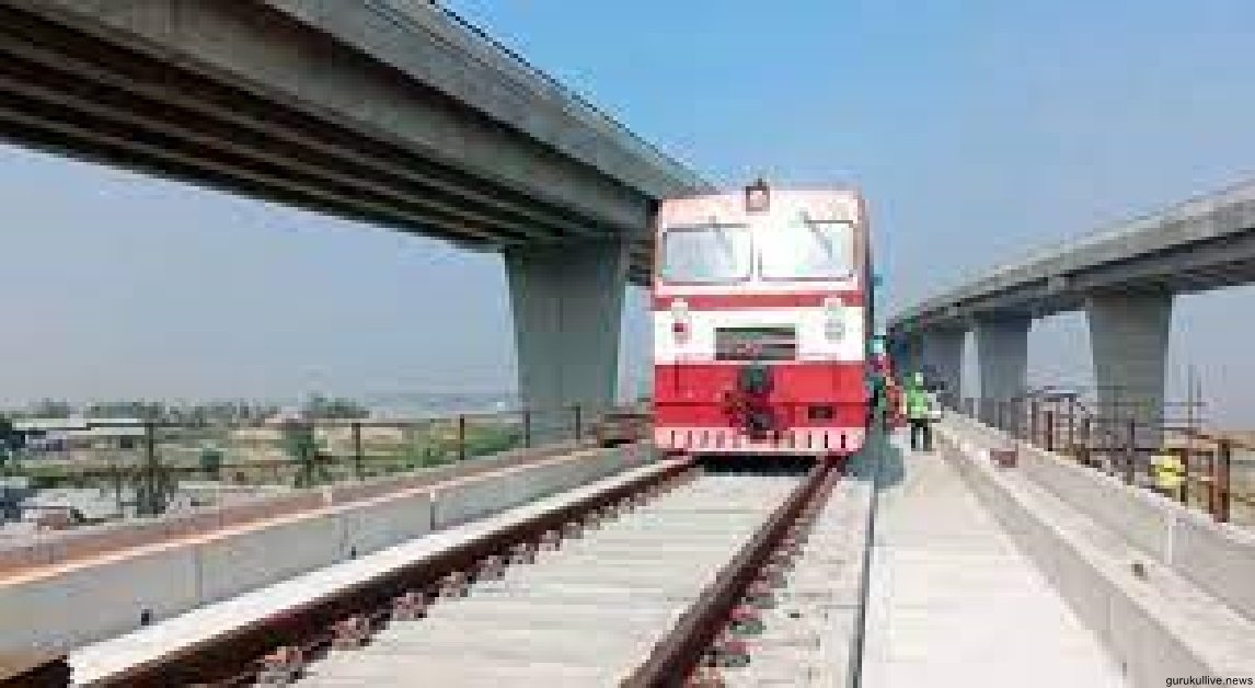 রাজধানী থেকে পদ্মা সেতু পাড়ী দিয়ে ভাঙ্গায় পৌঁছালো পরীক্ষামূলক রেল
