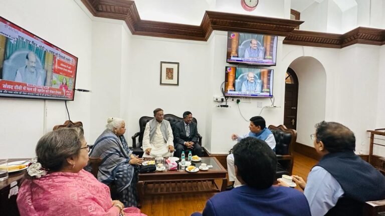 রাজ্যসভা নেতা পীযূষ গয়ালের সঙ্গে আওয়ামী লীগ প্রতিনিধি দলের বৈঠক