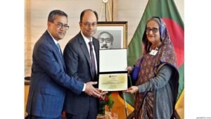 কমিউনিটি ক্লিনিকের জন্য প্রধানমন্ত্রীকে ব্রাউন ইউনিভার্সিটি’র সম্মাননা