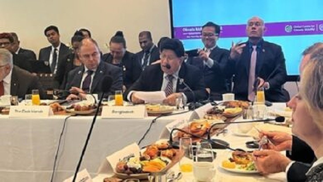 জলবায়ু অভিবাসীদের সহায়তায় আন্তর্জাতিক অর্থায়নের উপর গুরুত্বারোপ