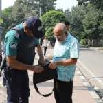 ধ্বংসপ্রাপ্ত ৩২ নম্বরে পুলিশ ও জুলাই পন্থিদের কঠোর প্রহরা (2)
